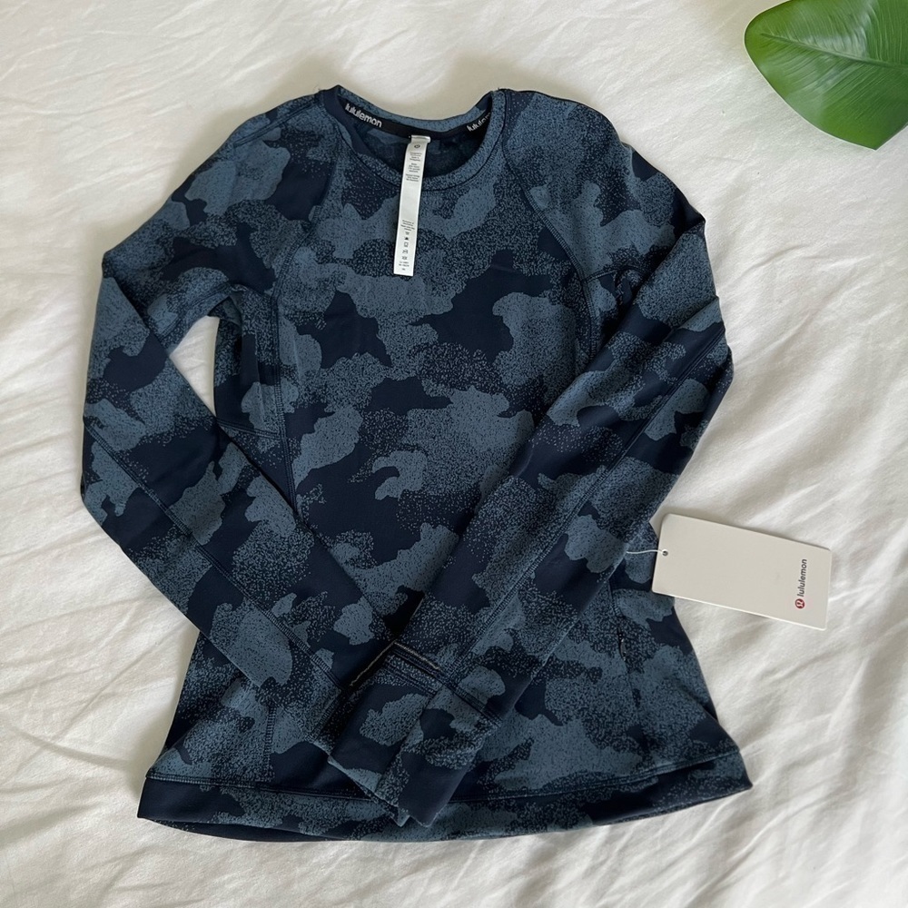 Lululemon Women's Blue/Black Camo Long Sleeve Rulu Run Top Size 4